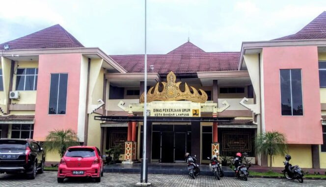 
Dinas PU Bandar Lampung Bungkam! Proyek Drainase Jalan Untung Suropati Hancur Tak Sesuai Prosedur Kontruksi