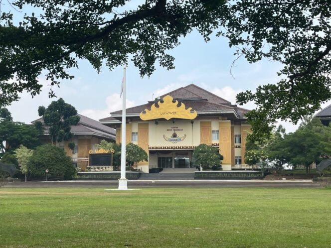 
LSM PAGAR Lampung Soroti Pengelolaan Anggaran Sekretariat Daerah Kabupaten Pesawaran Tahun 2025, Diduga Boros, Mark-Up dan Belanja Umroh Rp3,57 Miliar