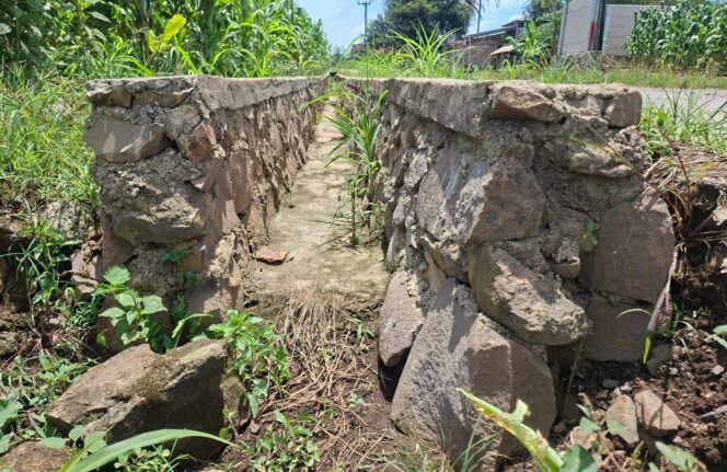 
Skandal Dugaan Pengurangan Volume Proyek Irigasi di Natar Terkuak, Kualitas Pekerjaan Tahun 2025 Amburadul Disorot