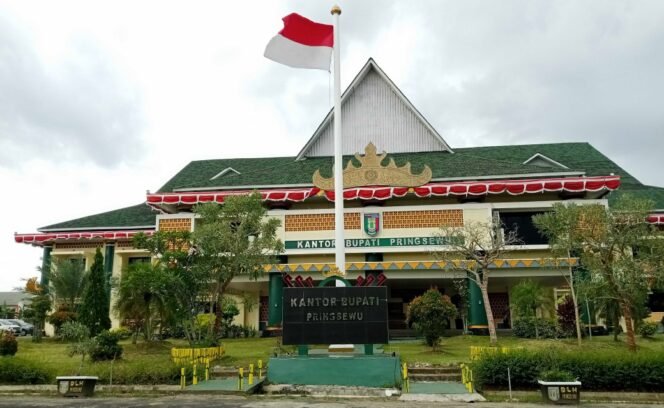 
LSM PAGAR Lampung Temukan 59 Paket Belanja Mencurigakan di DPMPTSP Pringsewu, Diduga Rugikan Negara Hingga Ratusan Juta